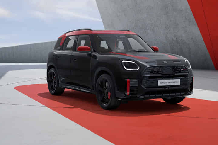 Mini Countryman All4 JCW in Midnight Black II