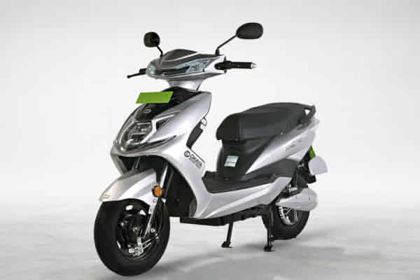 Faast F3 in Metallic Silver