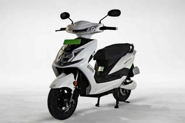 Okaya Electric Faast F3 in Metallic White