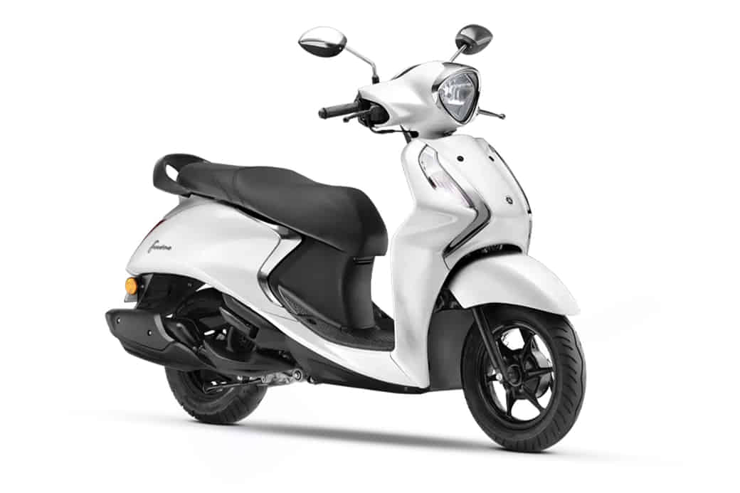 Yamaha Fascino 125 Fi Hybrid in Drum - Metallic White Yamaha Fascino 125 Fi Hybrid in Drum - Metallic White