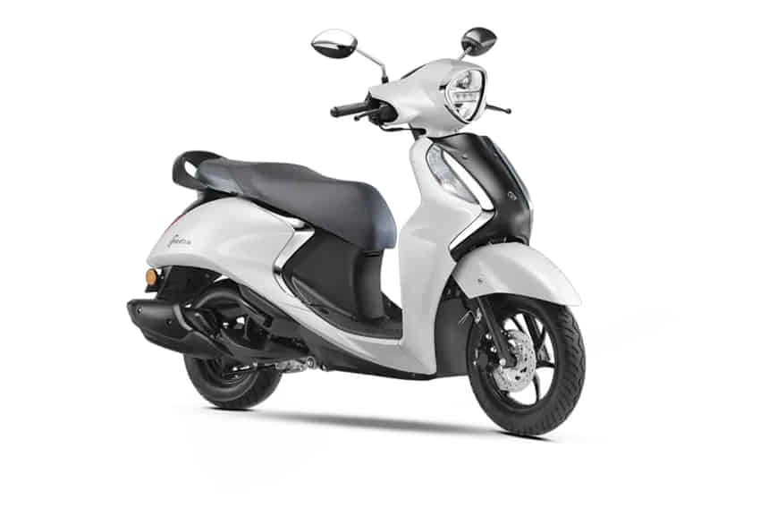 Yamaha Fascino 125 Fi Hybrid in Disc - Metallic White Yamaha Fascino 125 Fi Hybrid in Disc - Metallic White