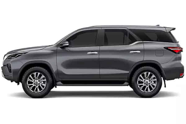 Fortuner in Sparkling Black Cystal Shine