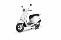 Zelio GRACY PRO White colour Scooters