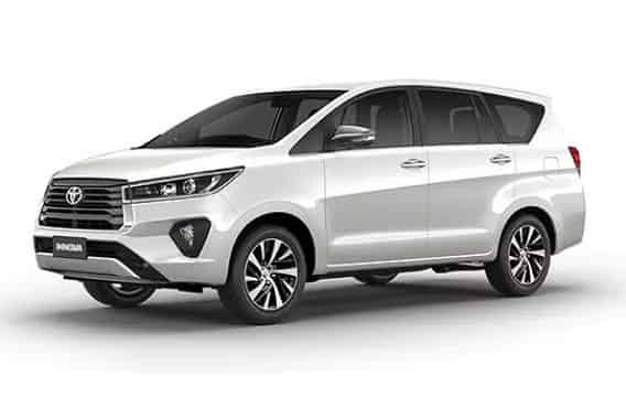 Innova Crysta 2020-2023 in White Pearl CrystalShine Innova Crysta 2020-2023 in White Pearl CrystalShine
