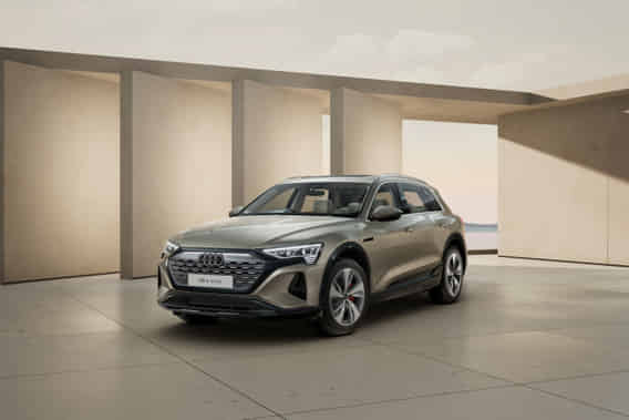 Q8 e-tron 2023-2025 in Carat beige Metallic
