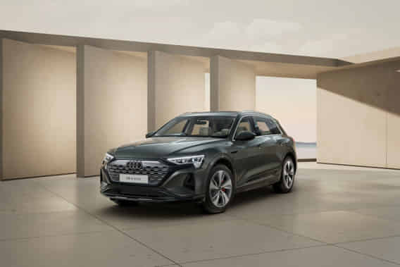 Q8 e-tron 2023-2025 in Chronos Gray Metallic