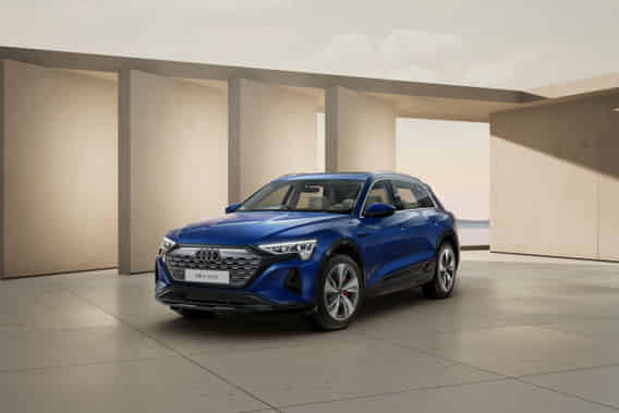 Q8 e-tron 2023-2025 in Sepang Blue Pear