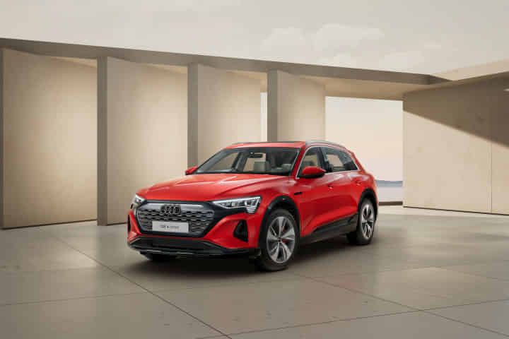 Audi Q8 e-tron 2023-2025 in Soneira Red Metallic