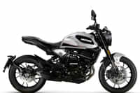 Moto Morini Seiemmezzo STR Starlight White colour Bikes