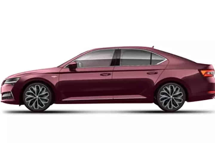 Skoda Superb 2022-2024 in Rosso Brunello