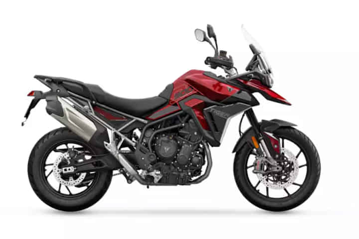 Triumph Tiger 900 in Carnival Red / Sapphire Black