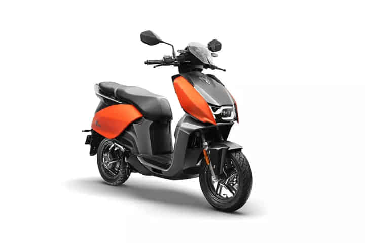 Vida V1 2022-2024 in Orange Vida V1 2022-2024 in Orange