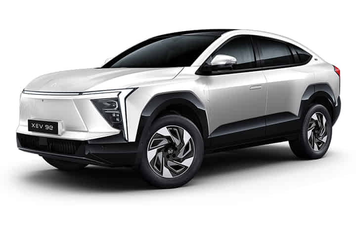 Mahindra XEV 9e in Satin White