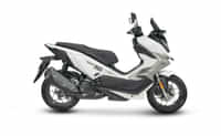 Hero Xoom 160 Pearl Summit White colour 