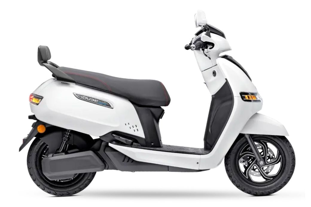 iQube Electric undefined in Pearl White