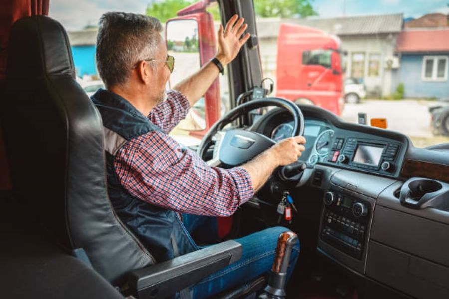Top 5 Tips To Drive A Truck In Windy Conditions
