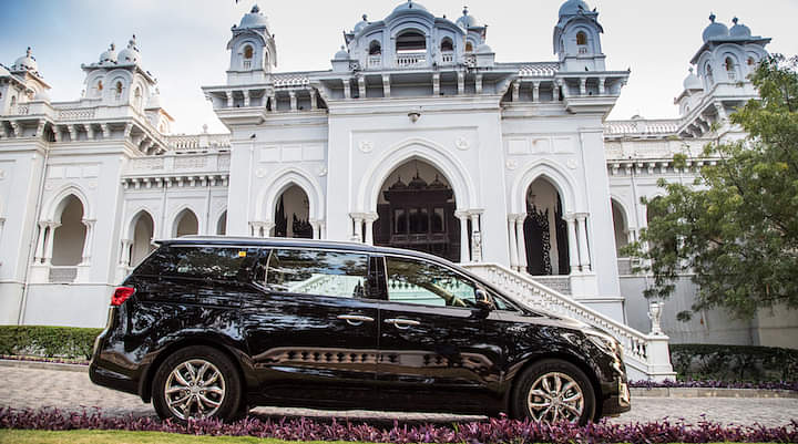 Kia Carnival Bookings Touch 1410 On The First Day Itself!