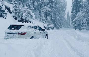 snow drive in himachal