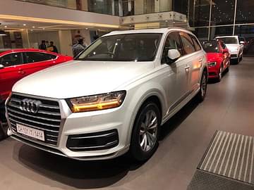 Audi Q7 self drive