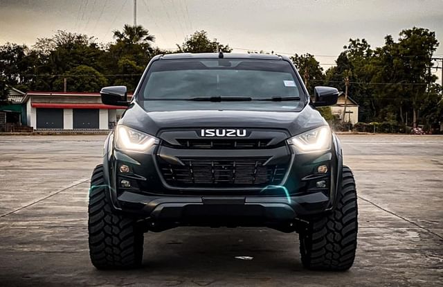 Modified Isuzu D-Max V-Cross