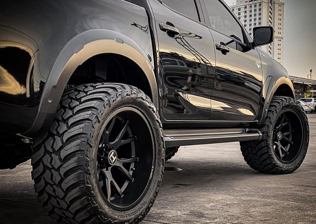 isuzu vcross tyres