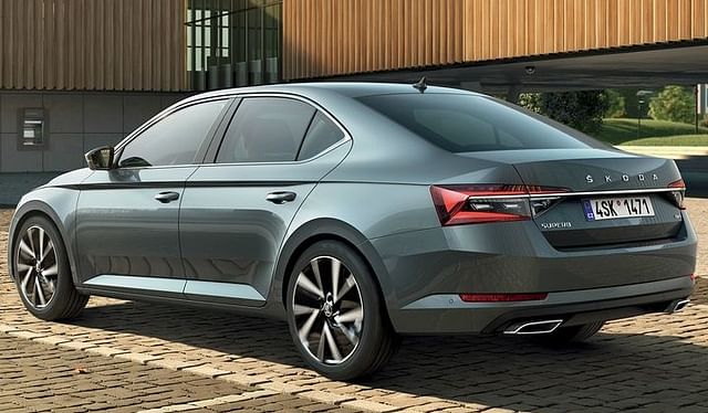 superb facelift price in india