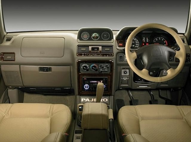 Mitsubishi Pajero SFX Brochure Image