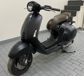 vespa 946 emporio armani edition  price in india