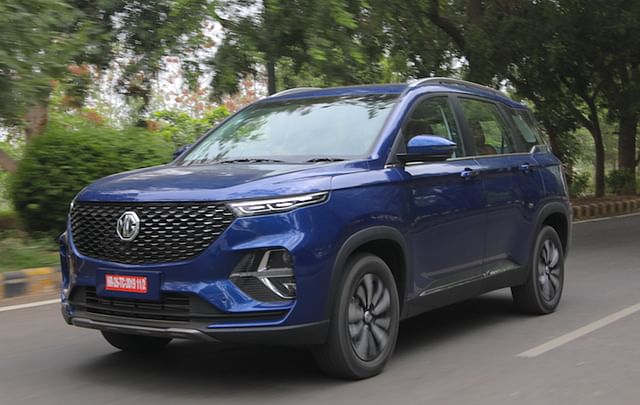 2021 Toyota Innova Crysta Facelift vs MG Hector Plus