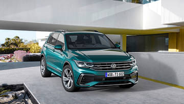 2021 Volkswagen Tiguan front 