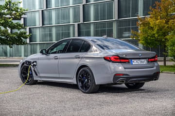 BMW 545e xDrive rear