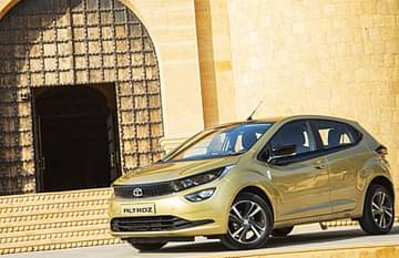 Tata Altroz Turbo vs Hyundai i20 Image