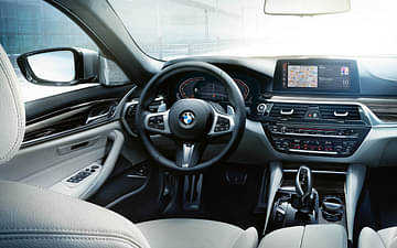 BMW 5 Series Review interiros