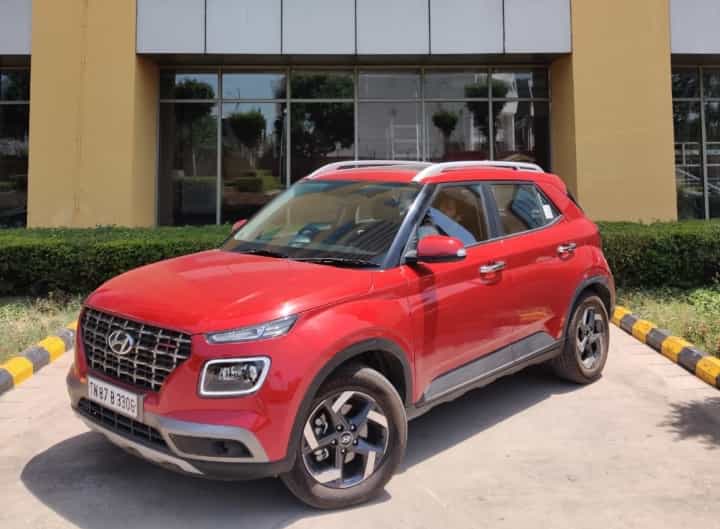 Hyundai Venue SX Now Gets Steel Rims Instead of 16-inch Alloys - VIDEO Hyundai Venue SX Now Gets Steel Rims Instead of 16-inch Alloys - VIDEO