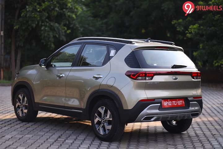 Kia Sonet iMT First Look Review - This Is How It Drives In Traffic