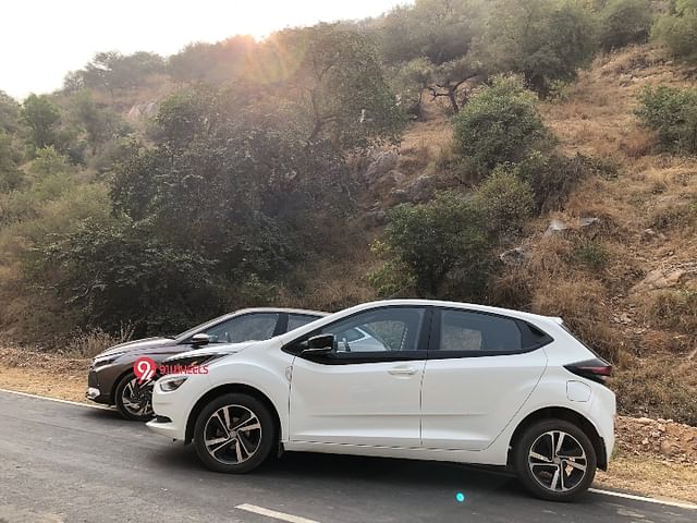 2020 Hyundai i20 vs Tata Altroz Image