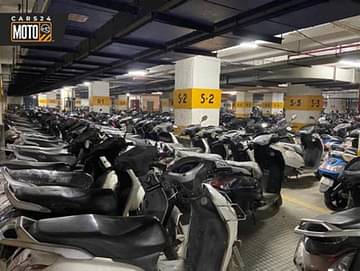  CARS24 India's largest Pre-Owned Two-wheeler Showroom in Delhi