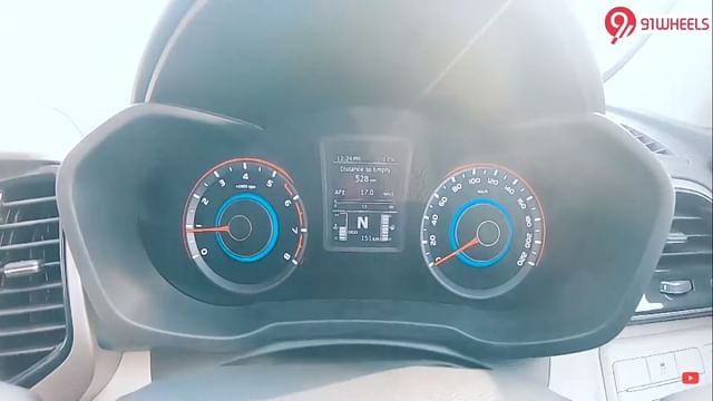 BS6 Mahindra XUV300 1.2L Petrol Mileage Image