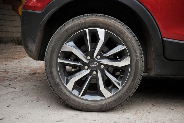 dual tone alloy wheels