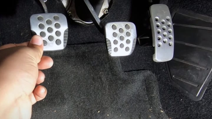 Main Reasons Responsible For Hardening of Clutch Pedal In A Manual Car Main Reasons Responsible For Hardening of Clutch Pedal In A Manual Car