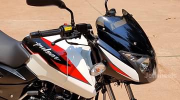 Bajaj Pulsar 150 Moon White 