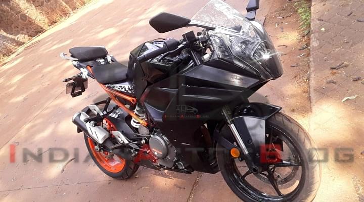 New 2021 KTM RC 390 Spied in India For The First Time Ever - Launch Soon?