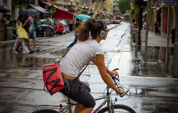  Benefits Of Riding A Bicycle While Listening To Music