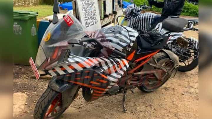Bajaj Pulsar 250 Spotted On Test With Next-Gen KTM RC - Details Bajaj Pulsar 250 Spotted On Test With Next-Gen KTM RC - Details