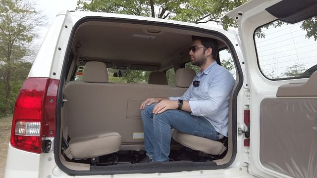 Mahindra Bolero Neo Kneeroom 3rd