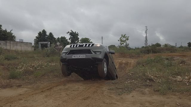 Mahindra Bolero Neo MTT Jump