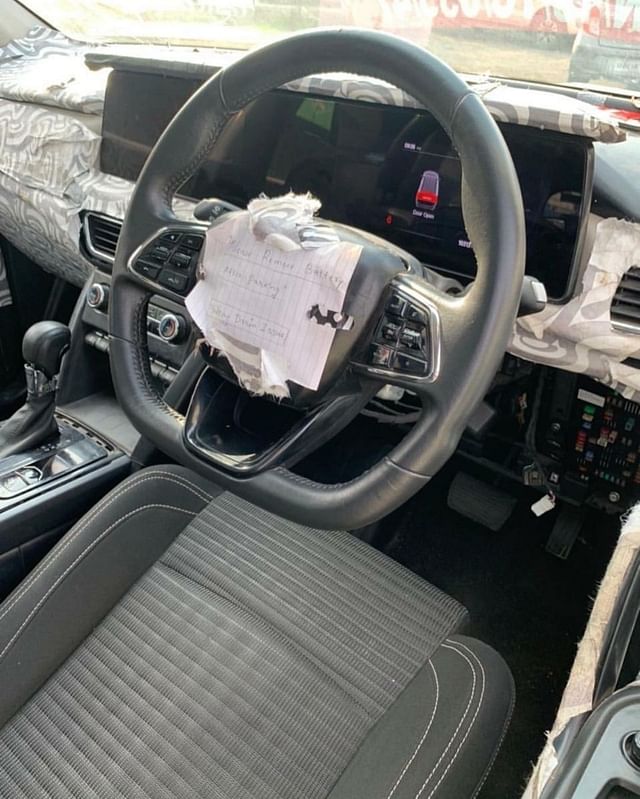 mahindra xuv700 interior twin screen display steering wheel