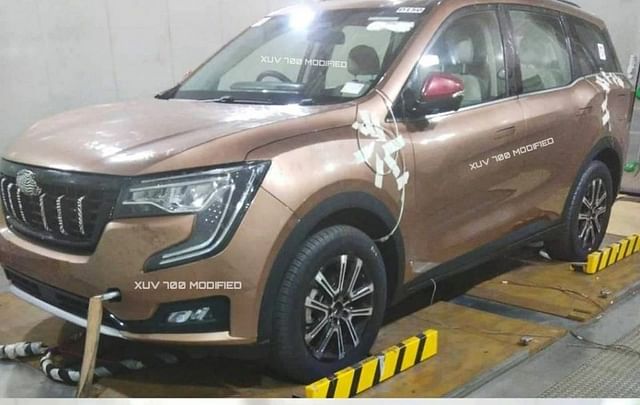 Mahindra XUV700 Front Side Profile