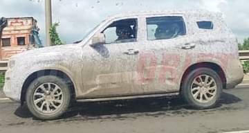 2022 Mahindra Scorpio Side Profile