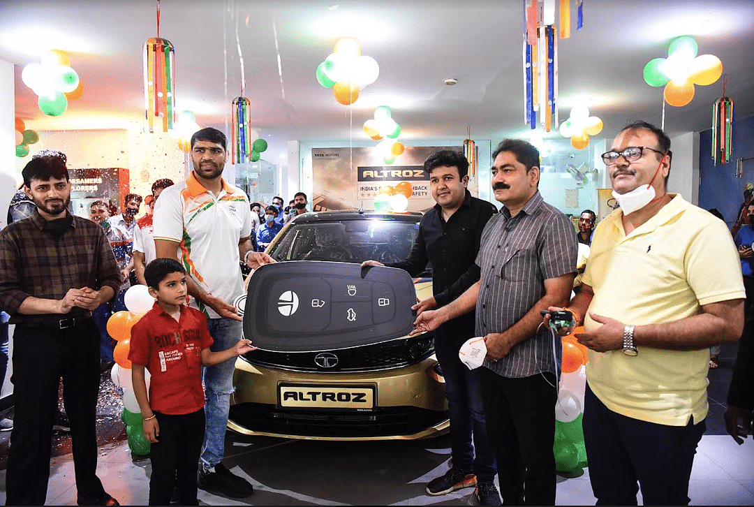 Olympian Satish Kumar Gifted Tata Altroz For Bringing Pride to Country